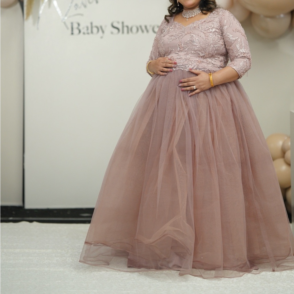 beautiful custom made dress .Available for baby shower photos or Maternity photo